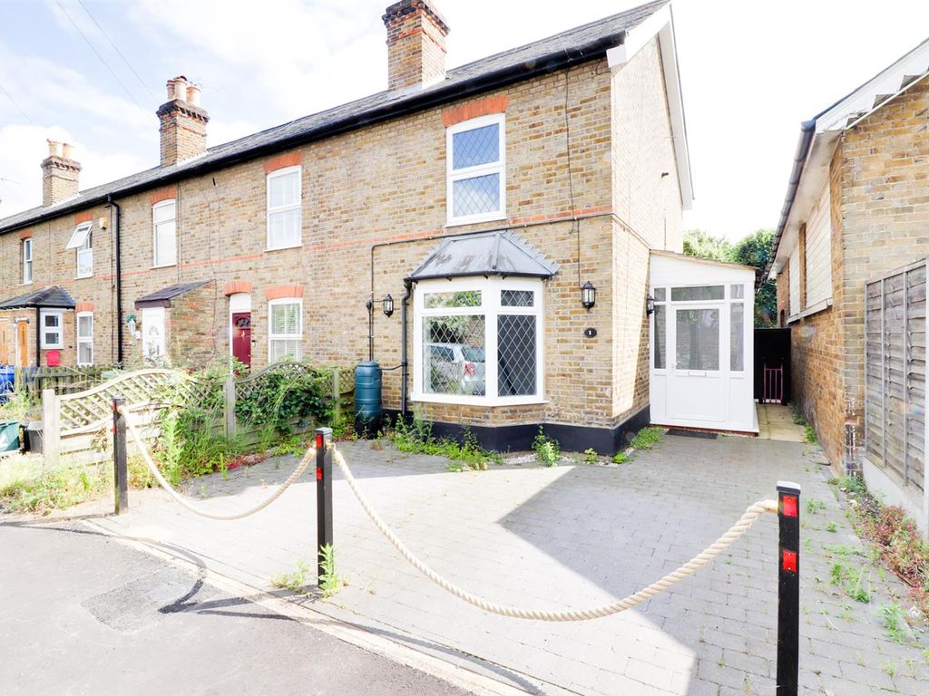 2 bed end terrace house to rent in Nursery Road, Turnford, Broxbourne
