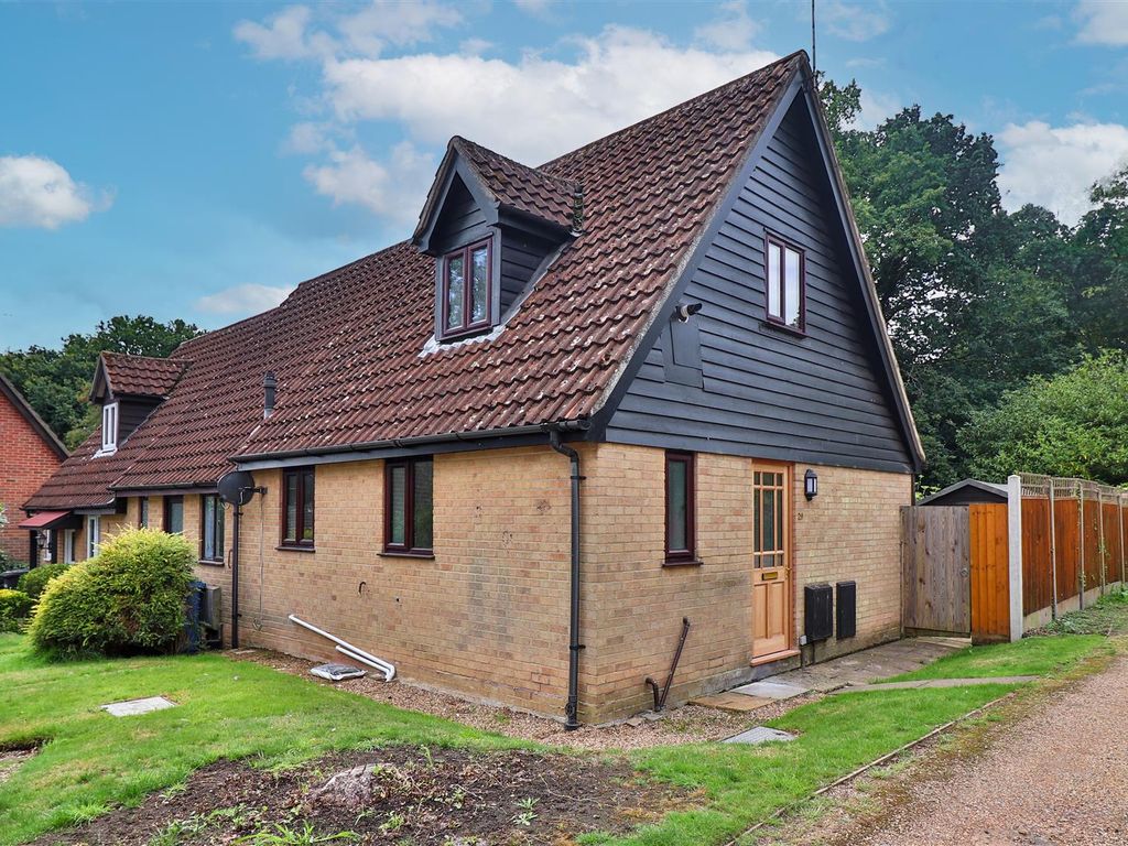 2 bed cottage to rent in Aylward Close, Hadleigh, Ipswich IP7, £850 pcm