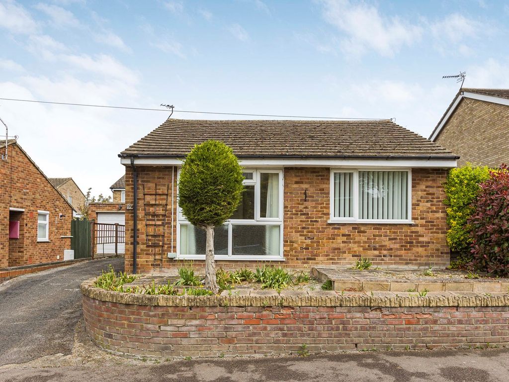 2 bed detached bungalow for sale in Water Lane, Melbourn, Royston SG8