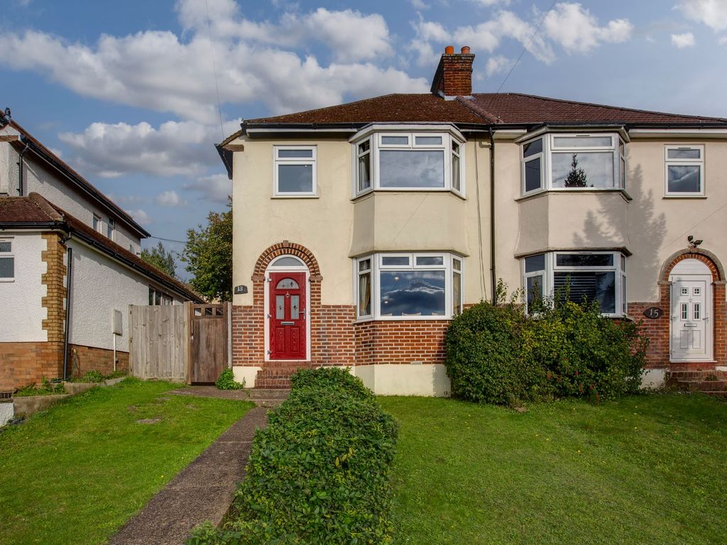 3 bed semidetached house for sale in Robinson Road, Loudwater HP13, £