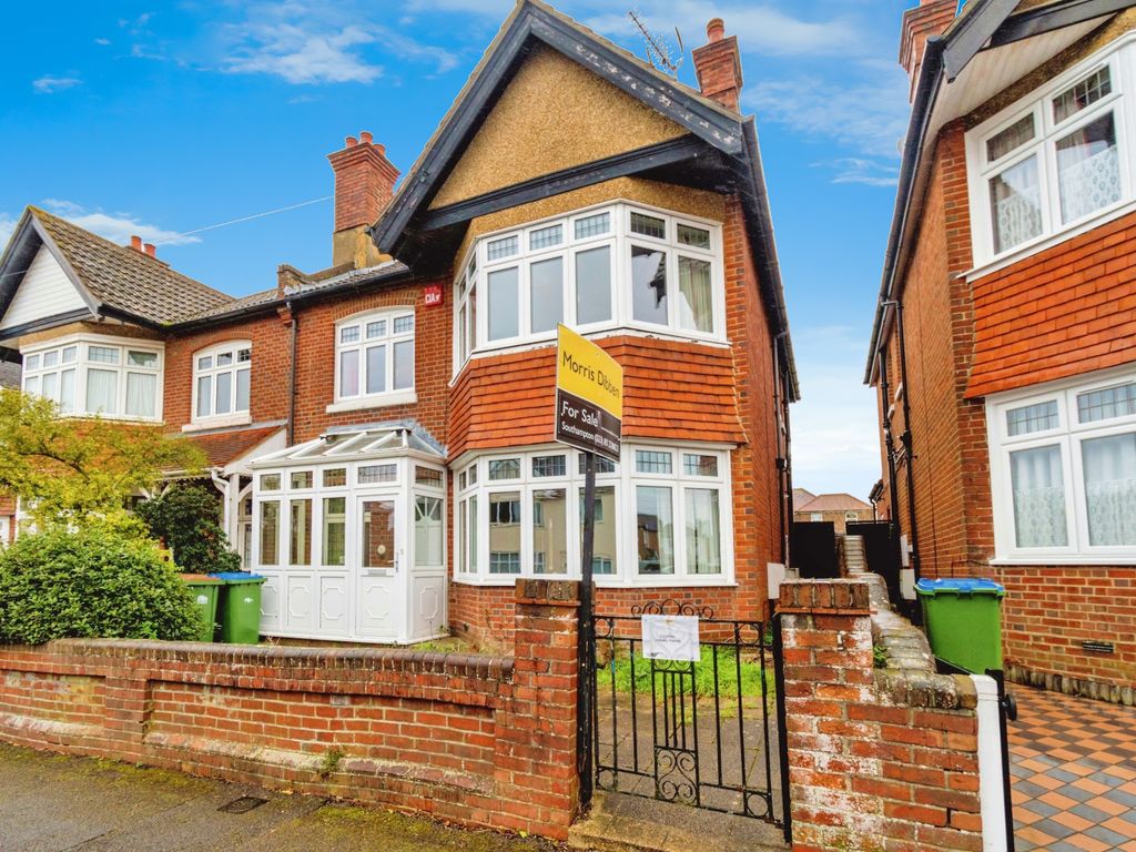 4 bed semidetached house for sale in Bridlington Avenue, Upper Shirley