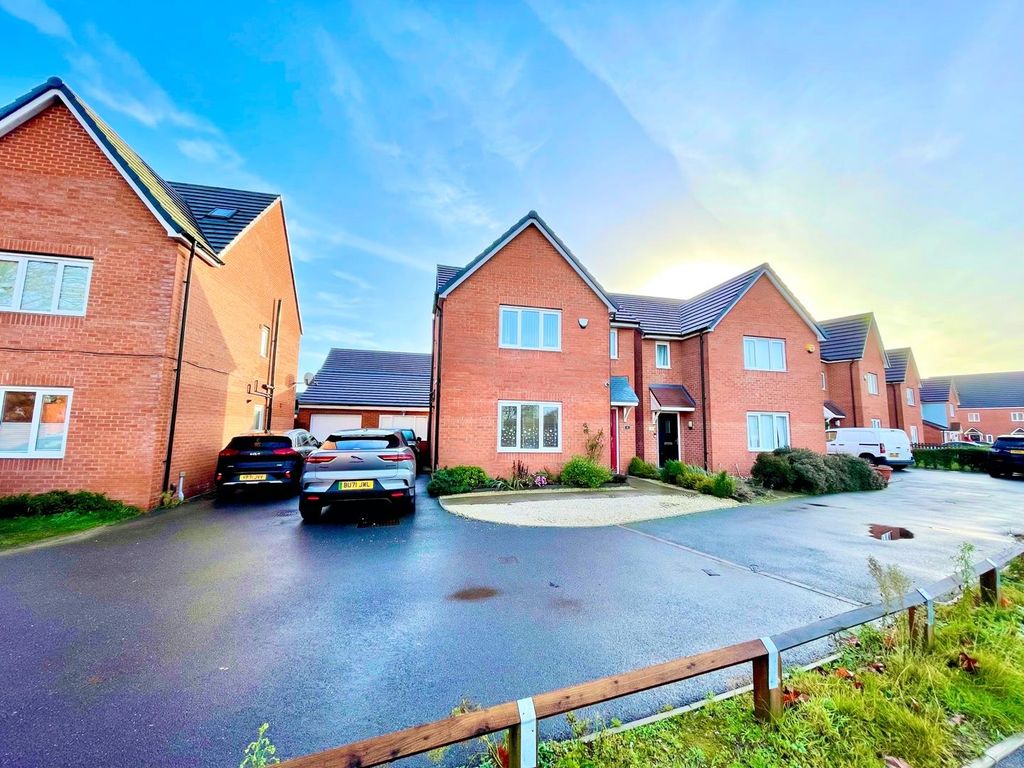 3 bed detached house for sale in Paragon Way, Coventry CV6, £320,000