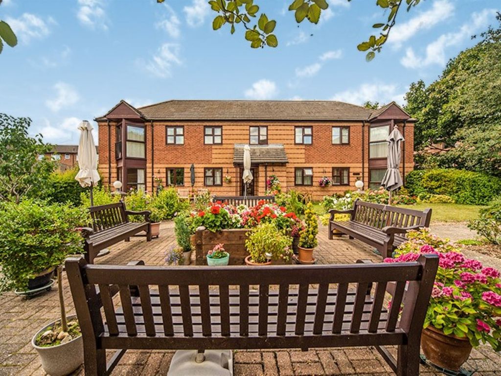 1 bed flat for sale in Roseacre Gardens, Welwyn Garden City AL7 Zoopla