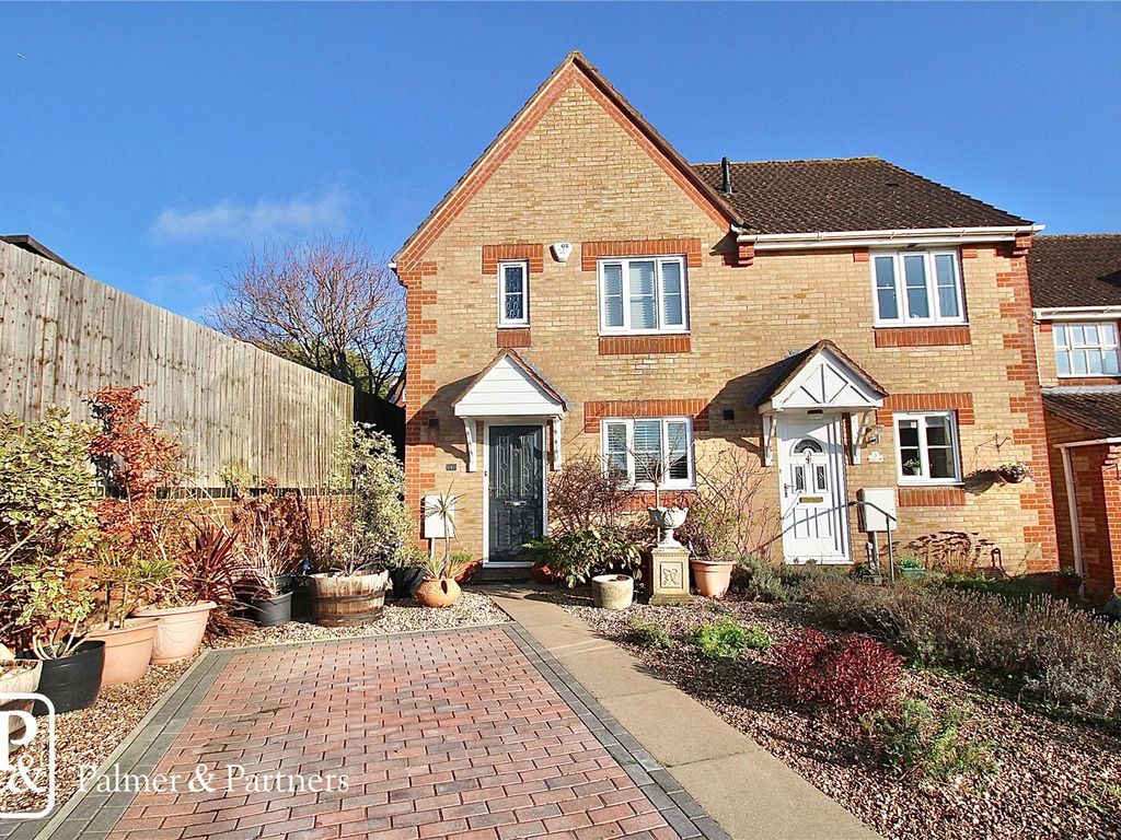 3 bed semidetached house for sale in Wilson Road, Hadleigh, Ipswich