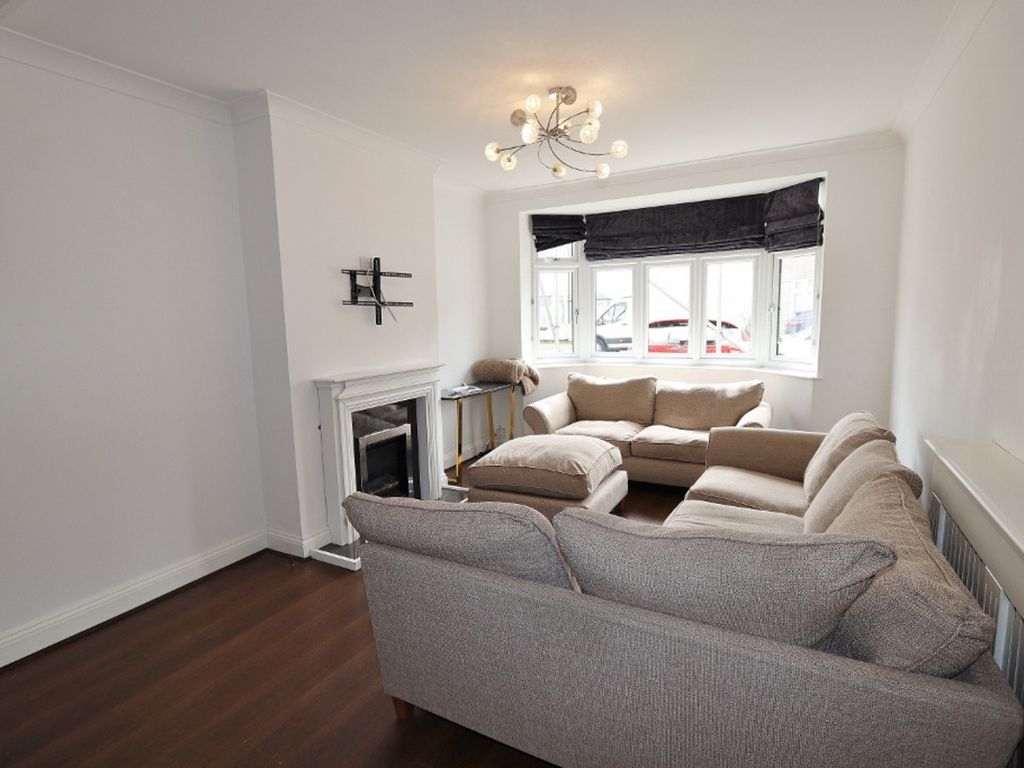 3 bed semidetached house to rent in Rosedale Road, Romford RM1 Zoopla