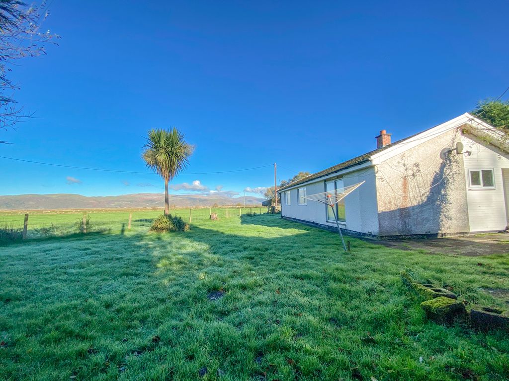 3 bed detached bungalow to rent in Tre'r Ddol, Machynlleth SY20 Zoopla