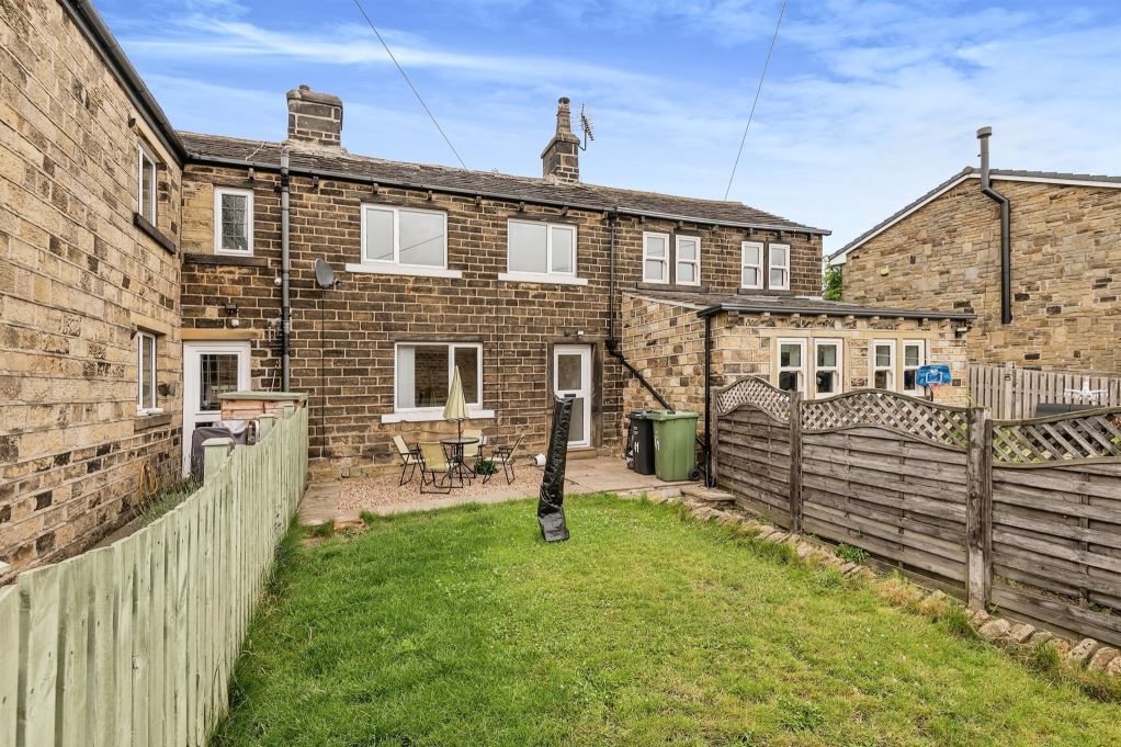 2 bed property to rent in Far Bank, Shelley, Huddersfield HD8, £800 pcm