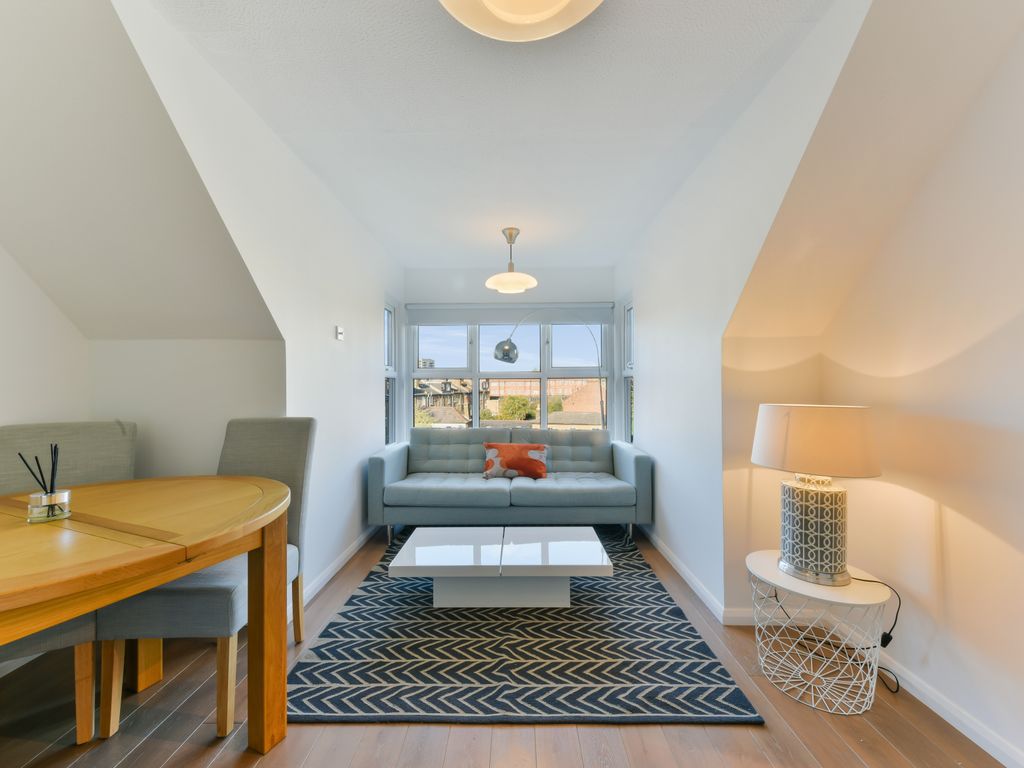 Pursewardens Close London W13  