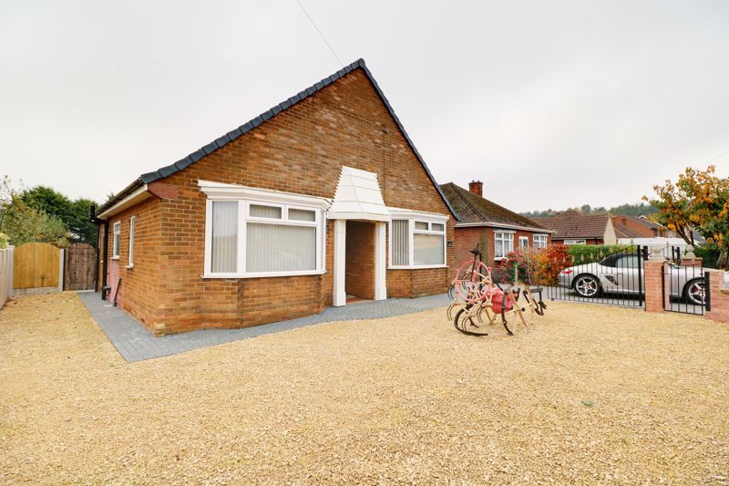 2 bed detached bungalow for sale in South View, Broughton, Brigg DN20