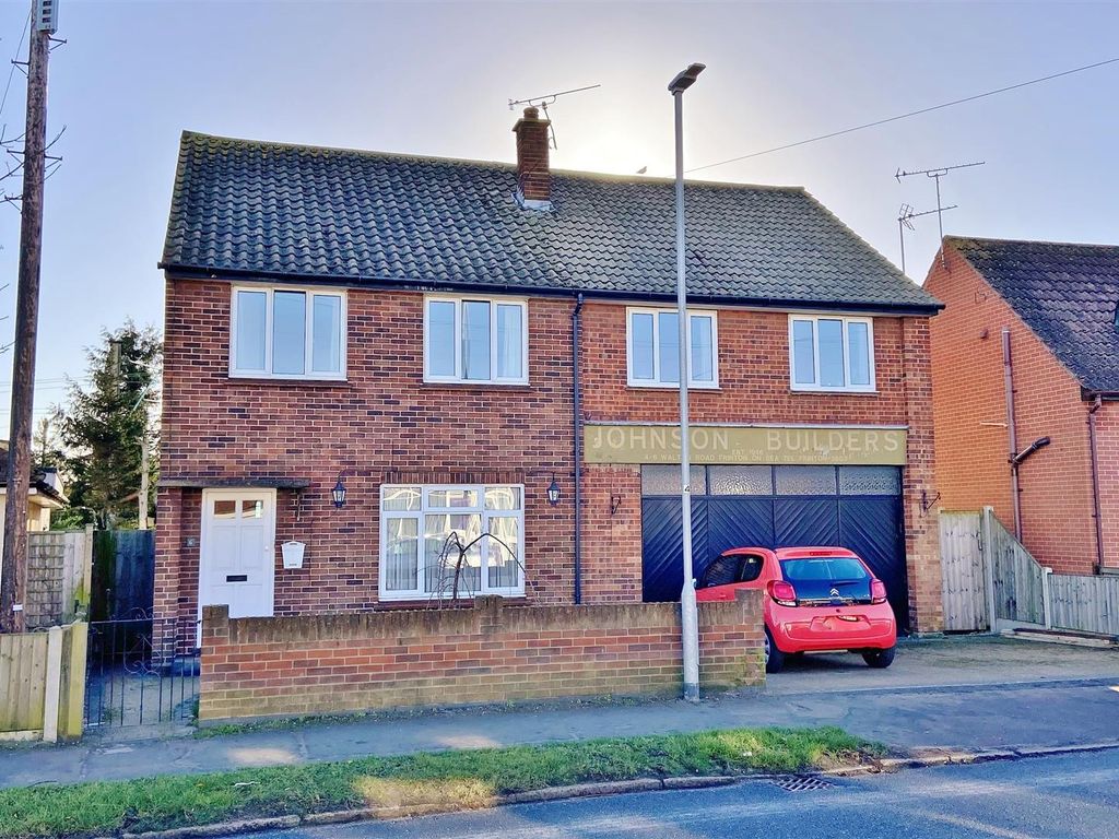 4 bed detached house for sale in Walton Road, FrintonOnSea CO13, £385,000 Zoopla