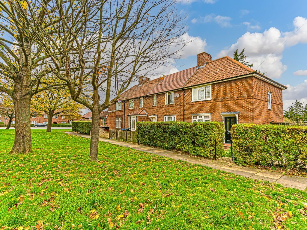 3 bed end terrace house for sale in Newhouse Walk, Morden SM4 Zoopla