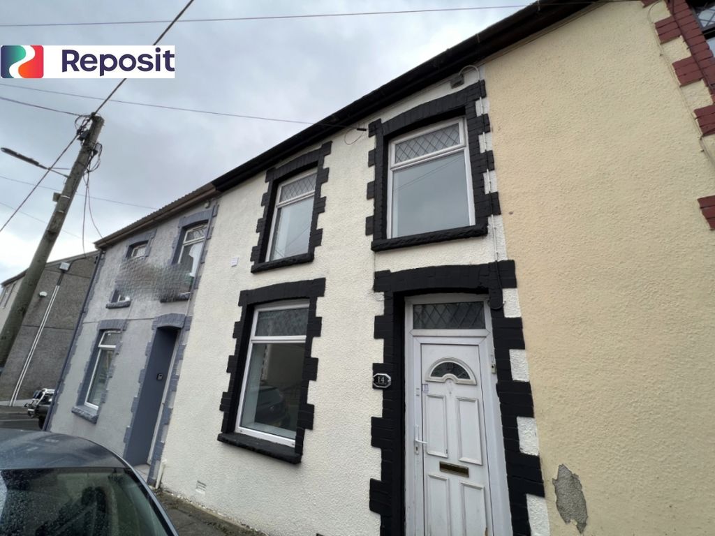 3 bed terraced house to rent in Maddox Street, Blaenclydach, Tonypandy