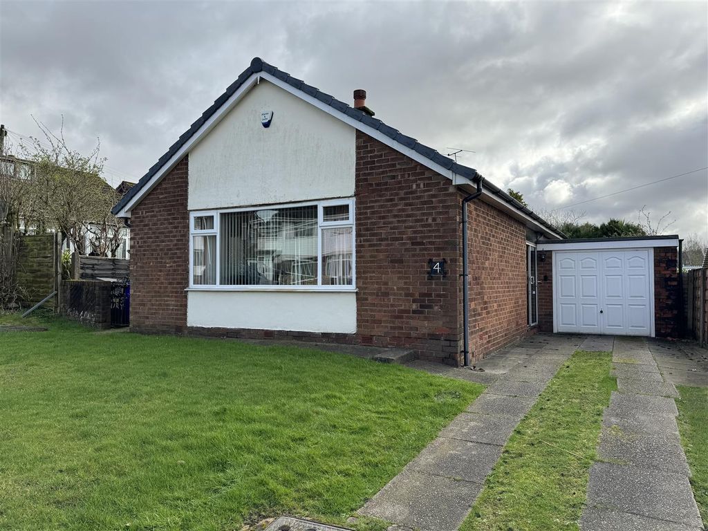 2 bed detached bungalow for sale in Salisbury Drive, Dukinfield SK16, £