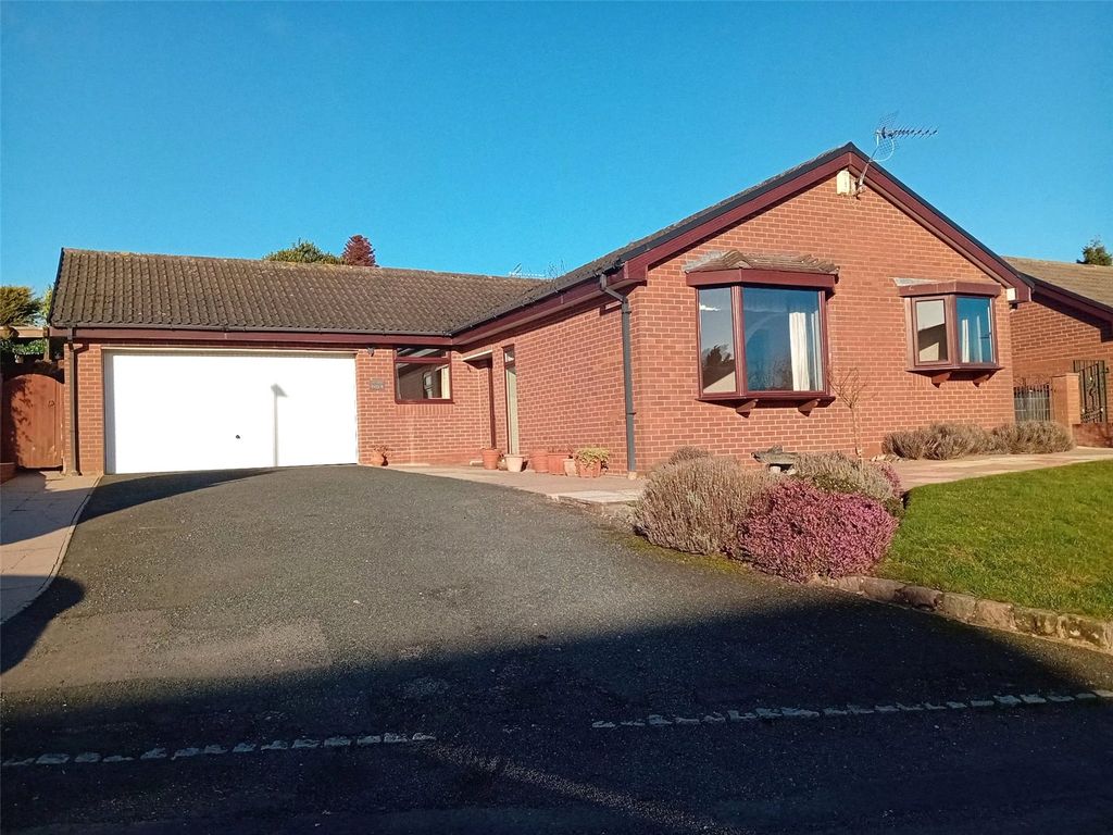 3 bed bungalow for sale in Gleneagles Close, Great Hay, Telford