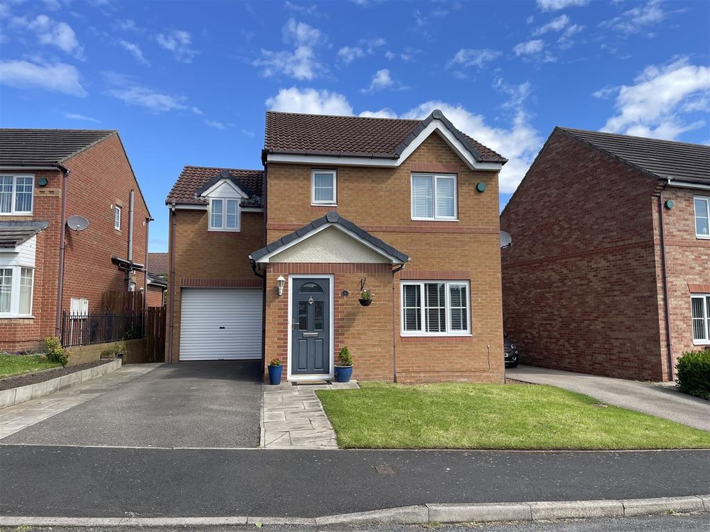 3 bed detached house for sale in Glencrest Court, Pelton Fell, Chester Le Street DH2, £210,000