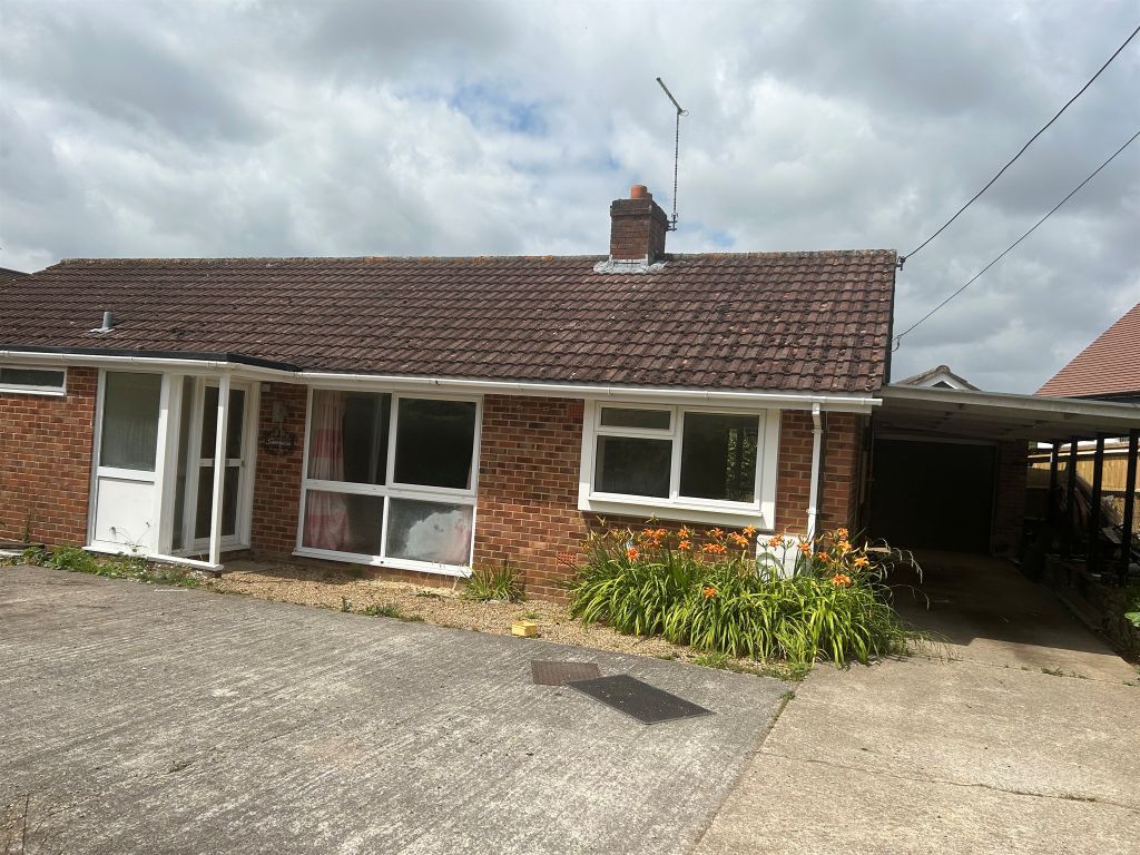 3 bed detached bungalow for sale in Clay Street, Whiteparish, Salisbury