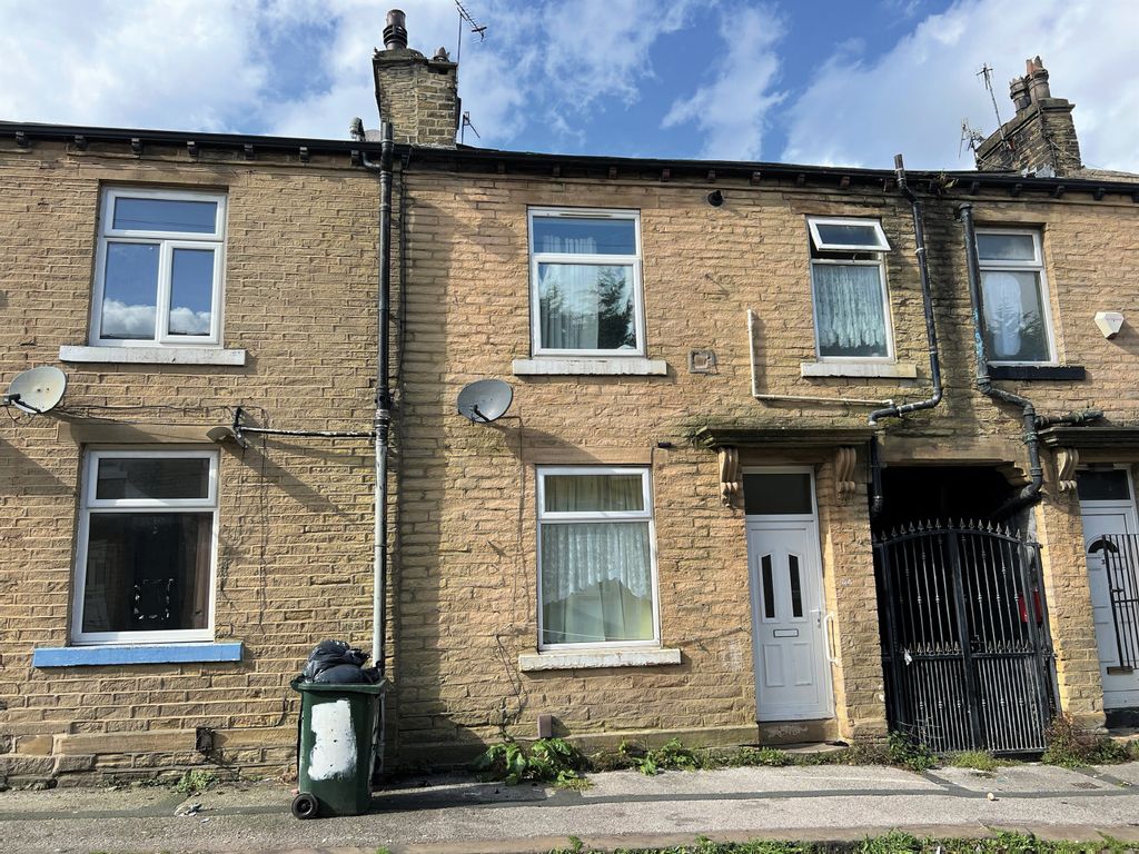 2 bed terraced house for sale in Copley Street, Bradford BD5, £25,000
