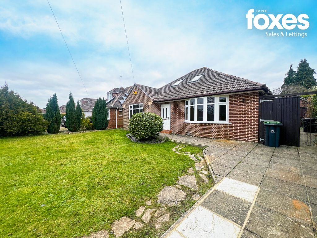 5 bed detached bungalow to rent in Hadrian Close, West Parley, Ferndown