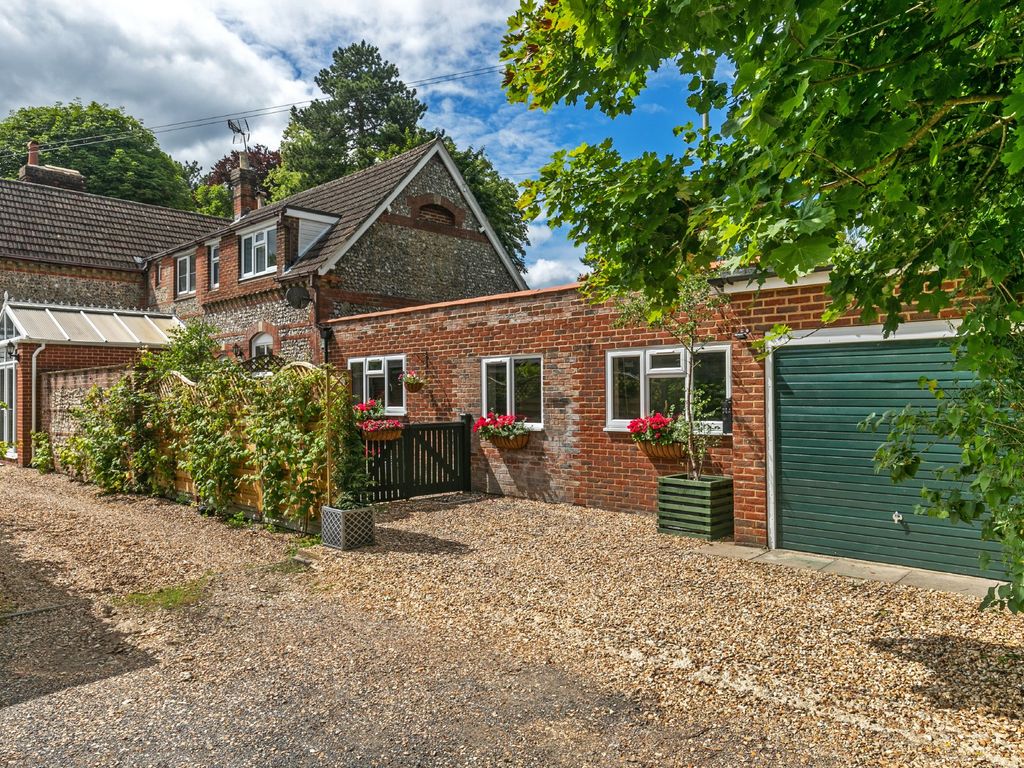 3 bed semidetached house for sale in Andover Road, Winchester SO22