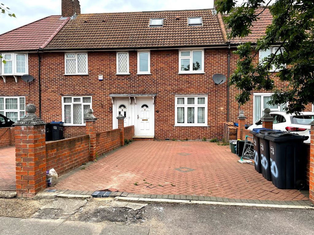 5 bed terraced house to rent in Aberconway Road, Morden SM4 Zoopla