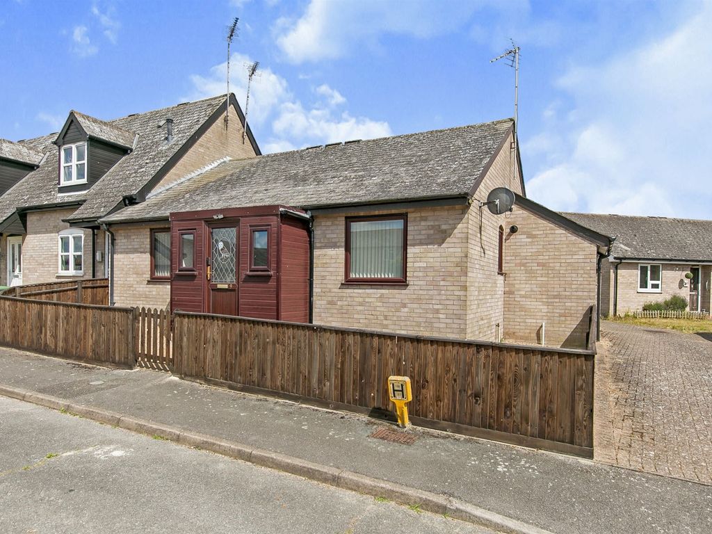 3 bed semidetached bungalow for sale in St. Peters Avenue, Claydon