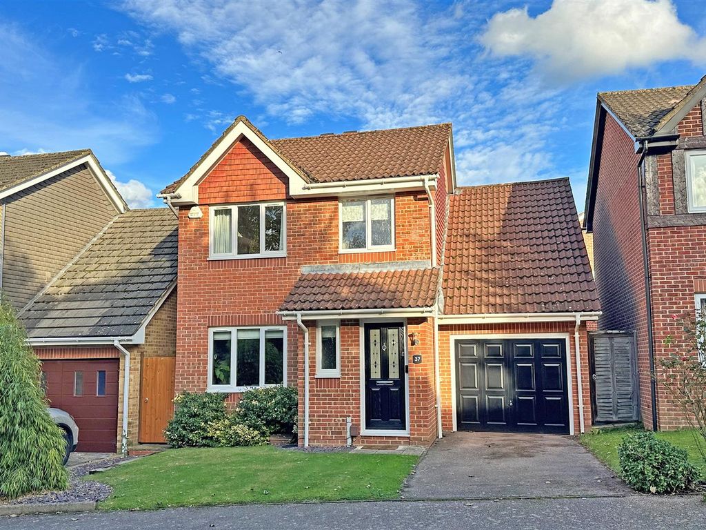3 bed detached house for sale in Cavendish Road, Redhill RH1, £550,000 Zoopla