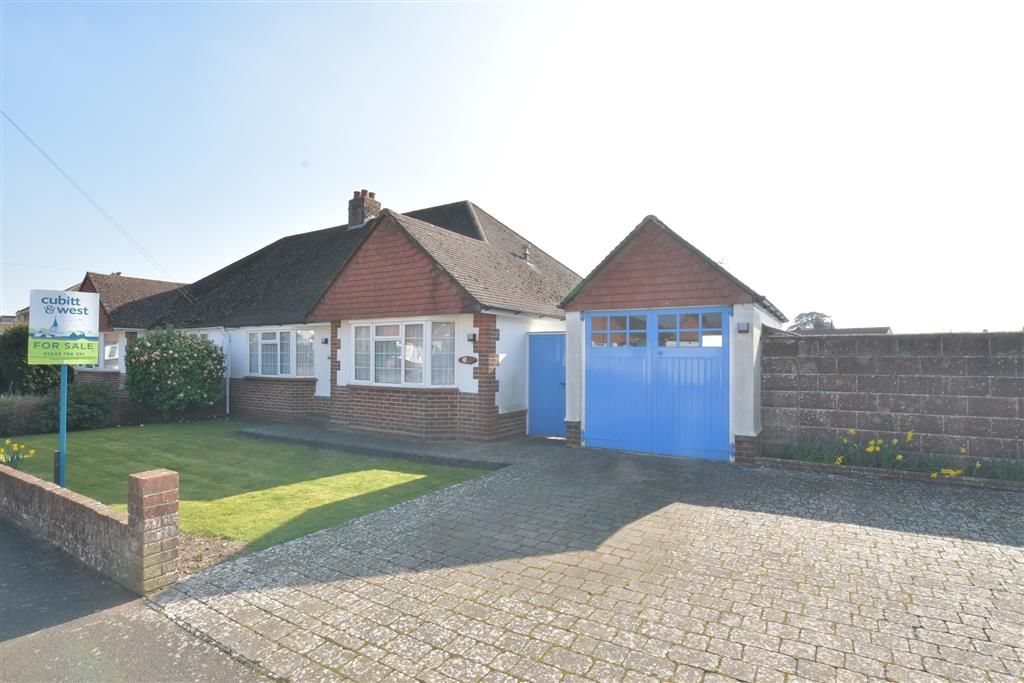 3 bed semidetached bungalow for sale in Oak Avenue, Chichester, West