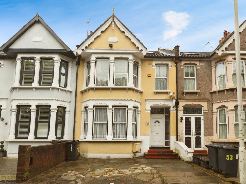 4 bed terraced house for sale in South Park Drive, Ilford IG3, £550,000