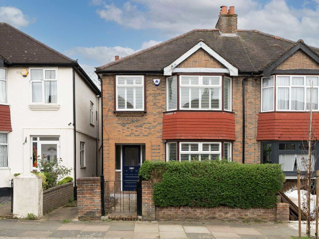 3 bed property for sale in Mayfield Gardens, London W7 Zoopla