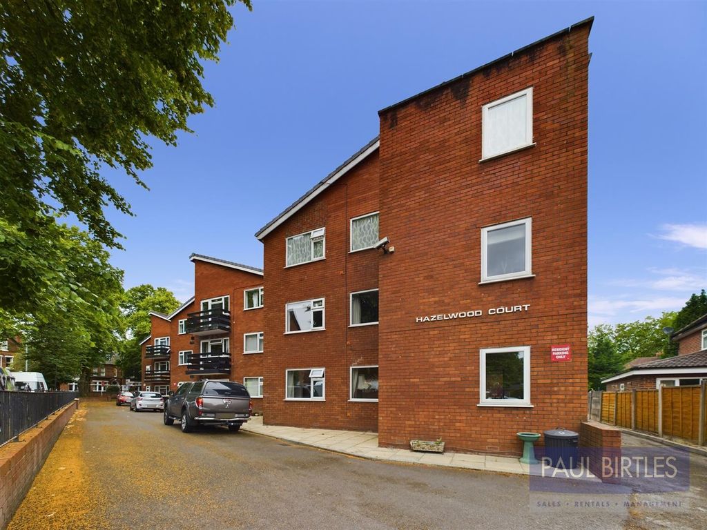 2 bed flat to rent in Hazelwood Court, Derby Road, Urmston M41, £1,000