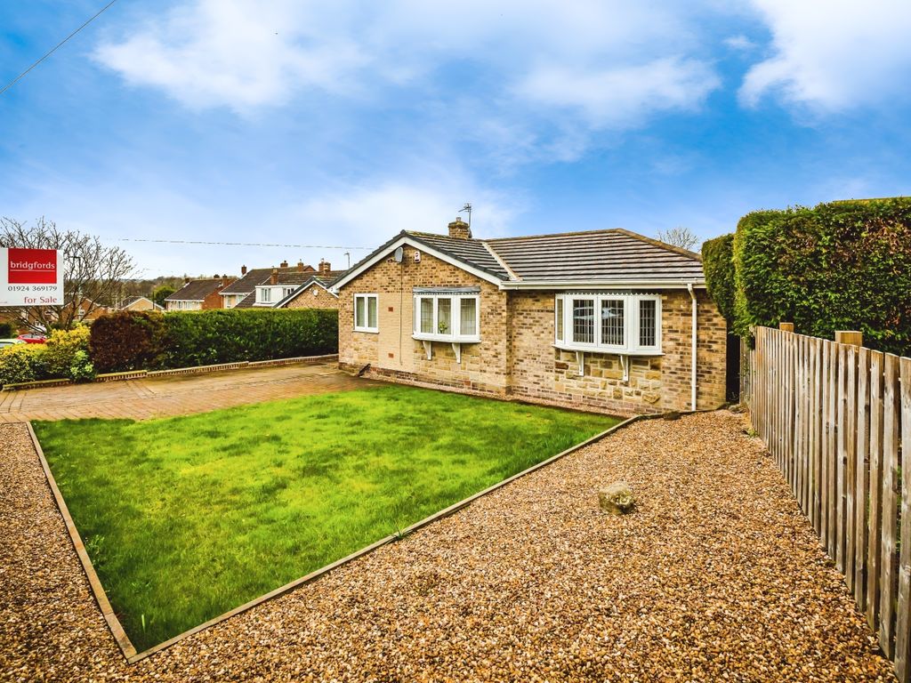 3 bed bungalow for sale in Cleveland Grove, Wakefield, West Yorkshire