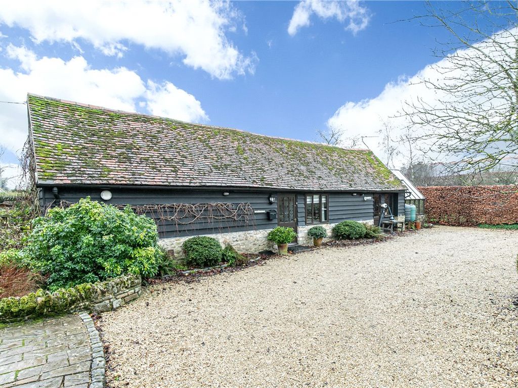 1 bed barn conversion to rent in Mill Lane, Chalgrove, Oxford OX44, £