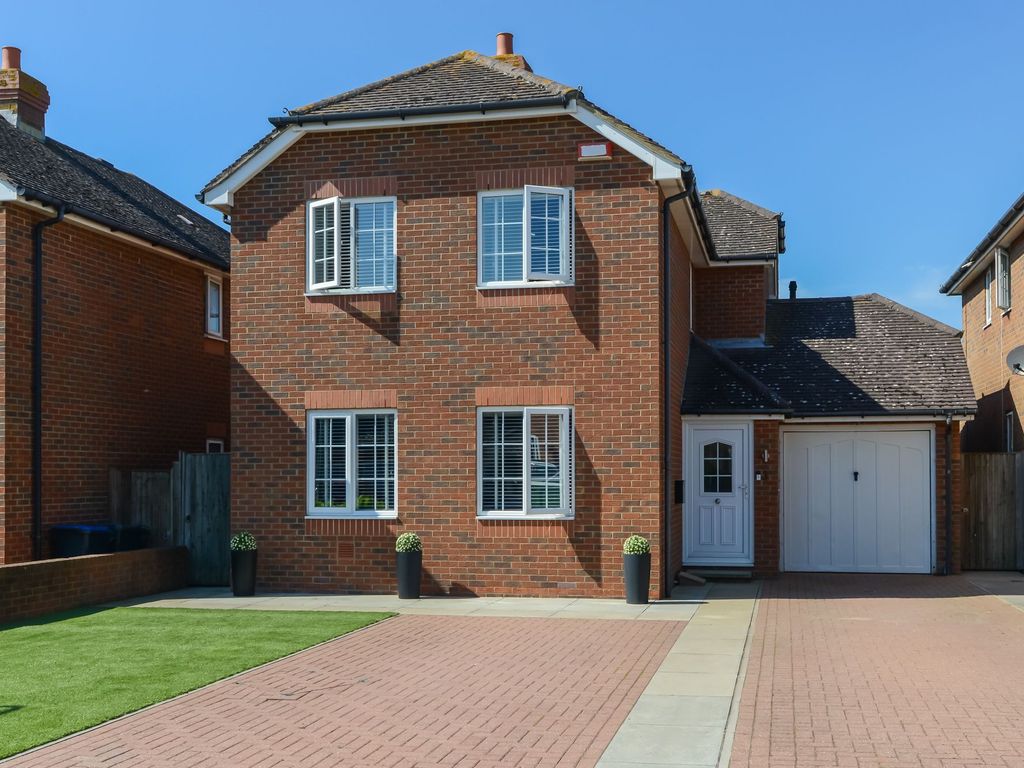 4 bed detached house for sale in Southall Close, Minster CT12, £490,000 Zoopla