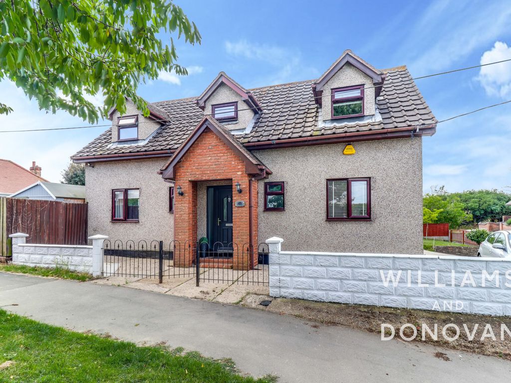 3 bed detached house for sale in Pound Lane, Bowers Gifford, Basildon