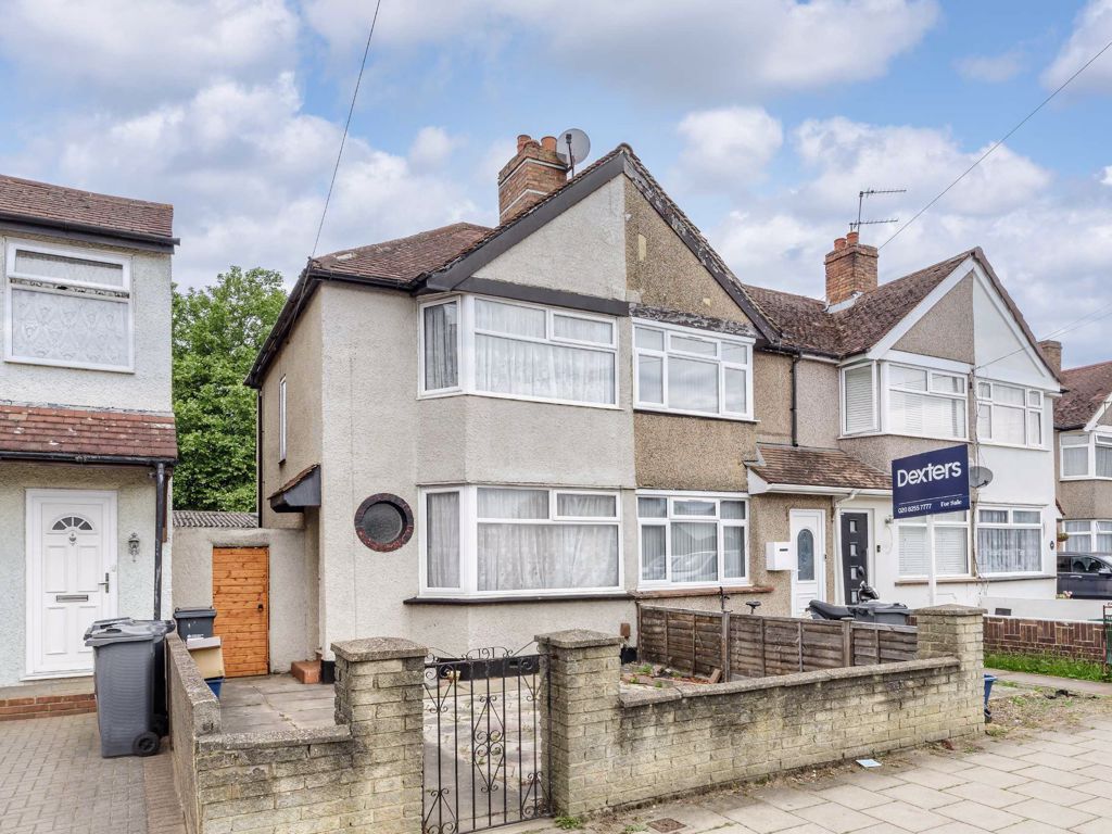 3 bed semidetached house for sale in Hounslow Road, Hanworth, Feltham