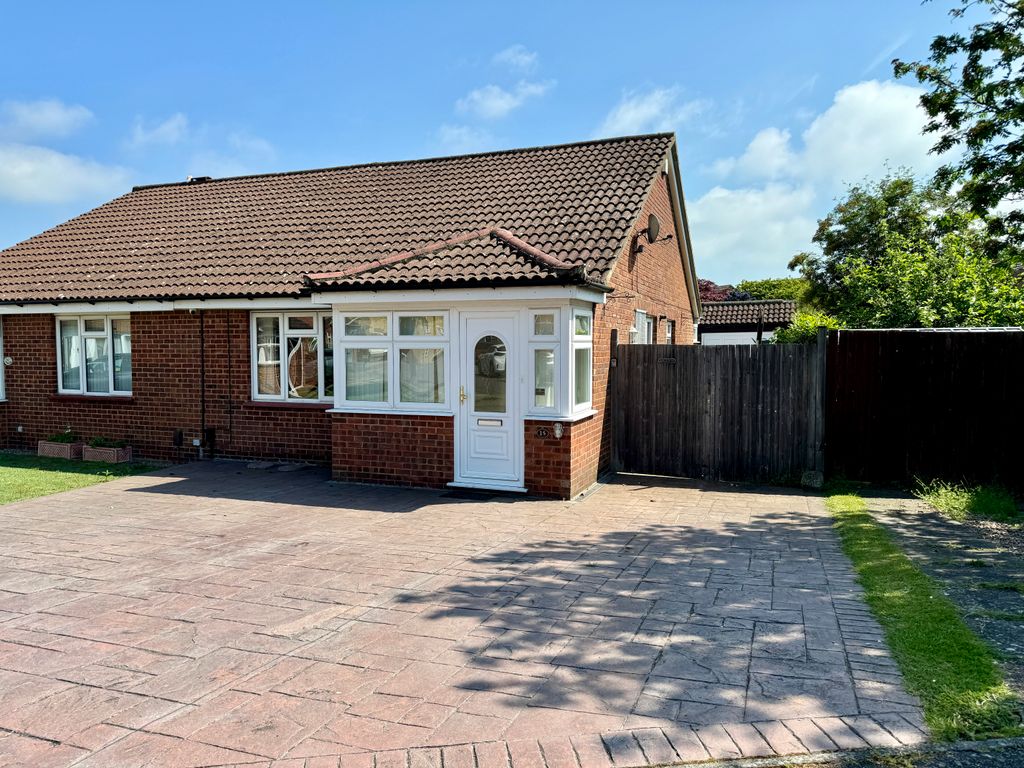 2 bed semidetached bungalow for sale in Hamelin Road, Gillingham ME7