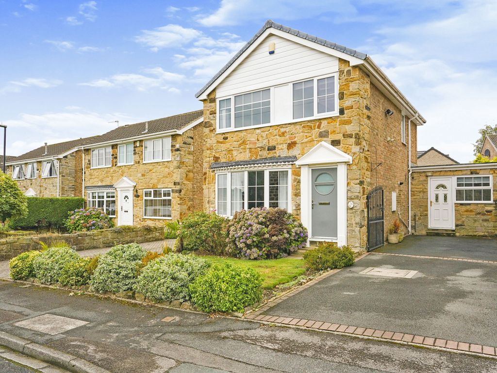 3 bed detached house for sale in Abbey Court, Horsforth, Leeds LS18