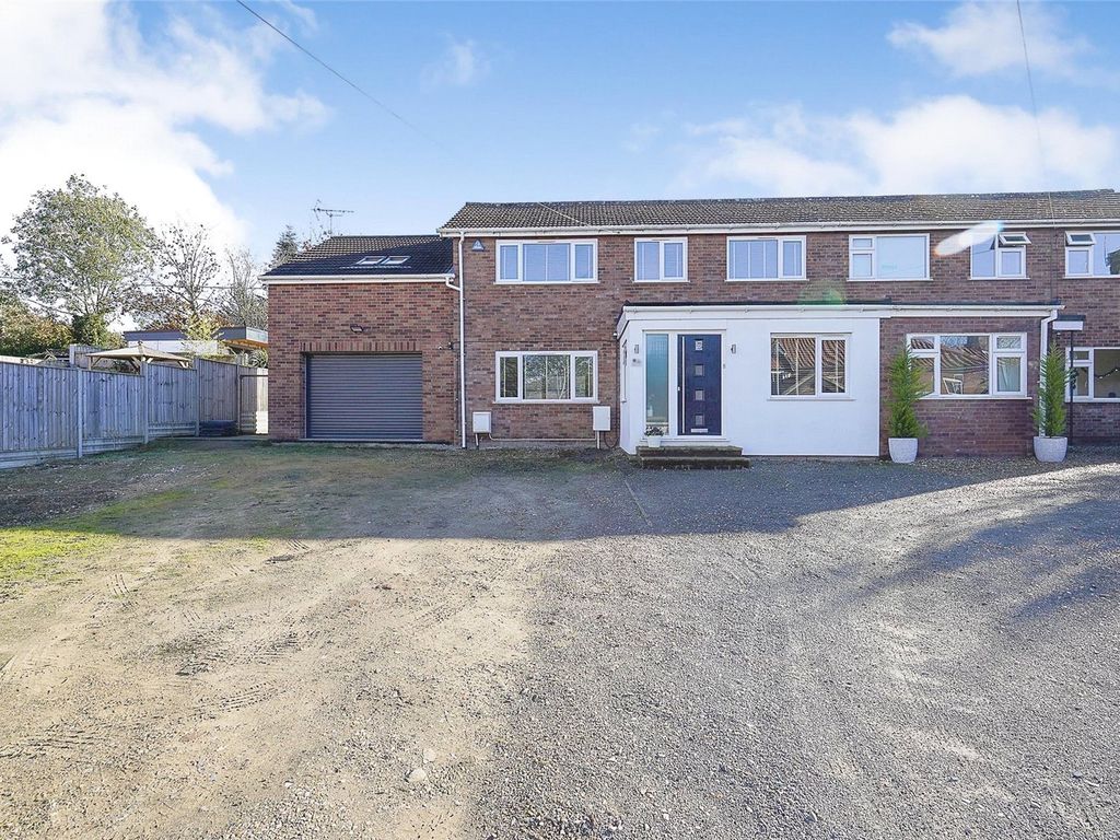 3 bed semidetached house for sale in The Street, Costessey, Norwich