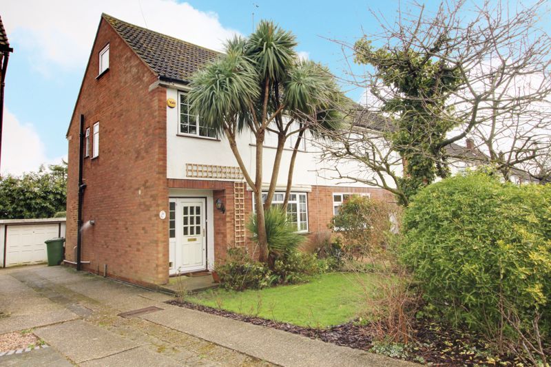 3 bed semidetached house for sale in Goffs Crescent, Goffs Oak