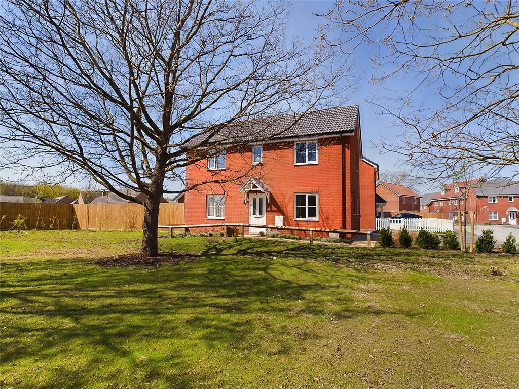 3 bed detached house for sale in Barnham Close, Kingsway, Gloucester