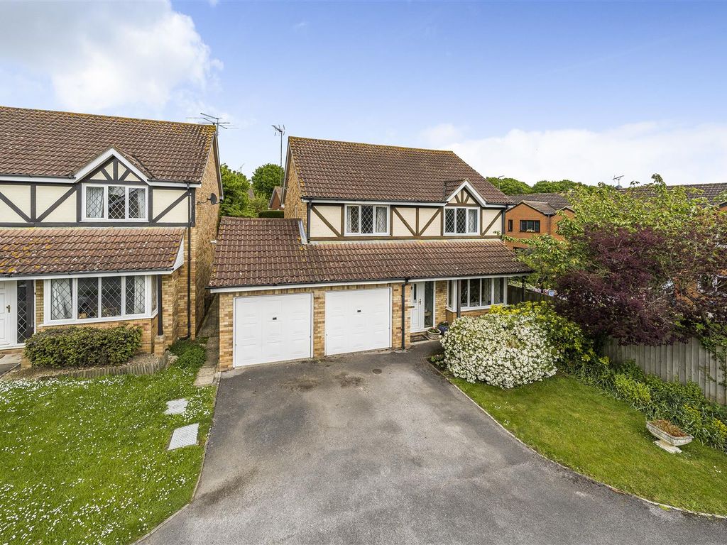 4 bed detached house for sale in Cherry Tree Grove, Wokingham