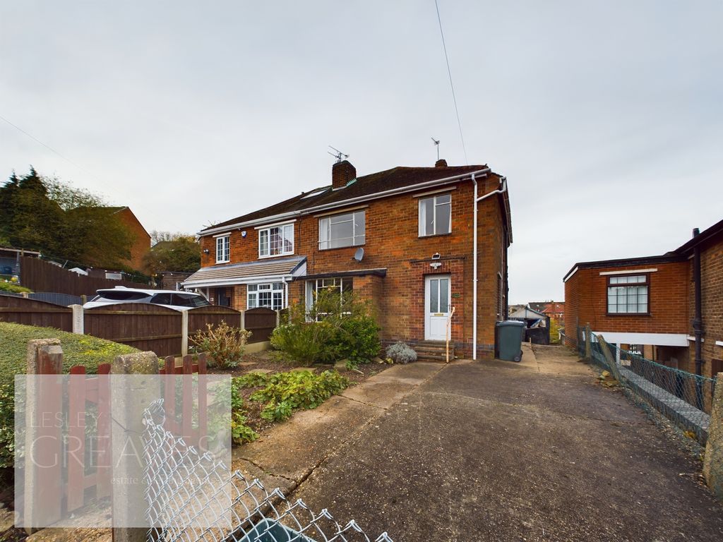 3 bed semidetached house for sale in Campbell Drive, Carlton