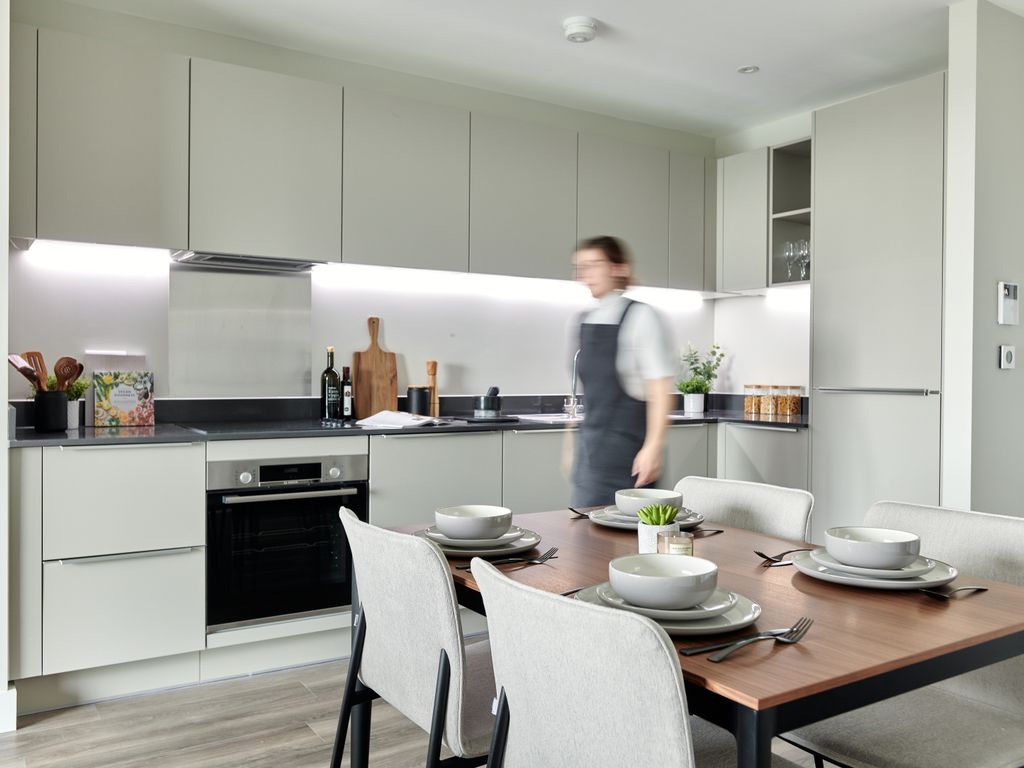 2 bed flat to rent in Thomas Layton Way, Brentford TW8 Zoopla