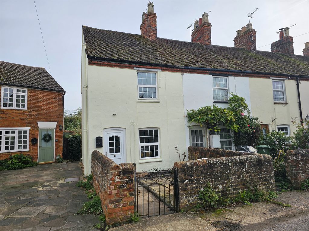 2 bed end terrace house for sale in Broughton Crossing, Broughton, Aylesbury HP22, £265,000 Zoopla