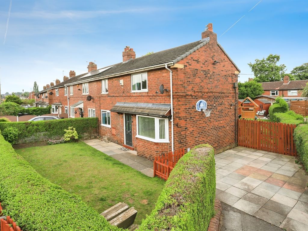 3 bed end terrace house for sale in Poole Crescent, Crossgates, Leeds
