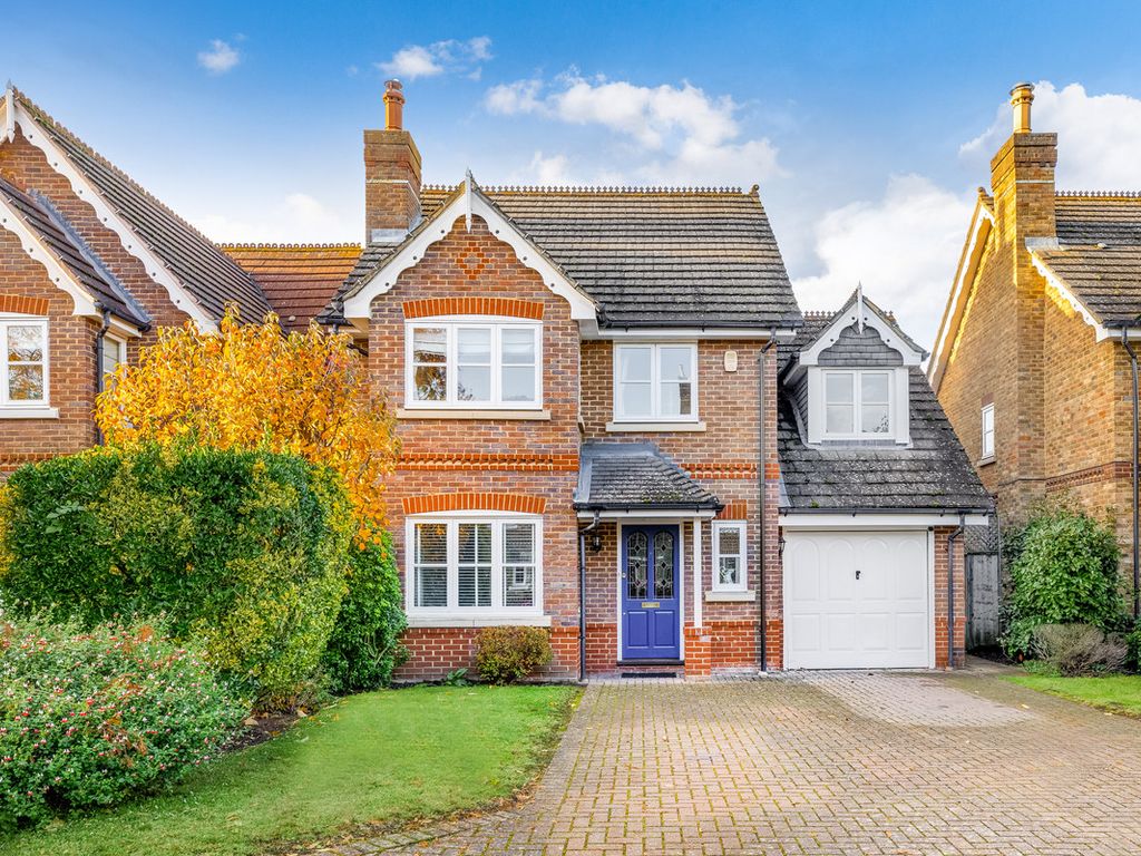 4 bed detached house for sale in Bainbridge Close, Richmond TW10, £