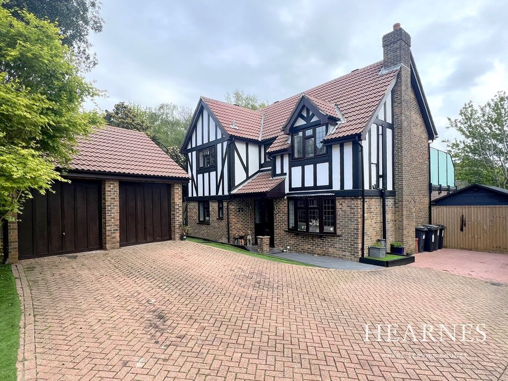 4 bed detached house for sale in Henley Gardens, Littledown