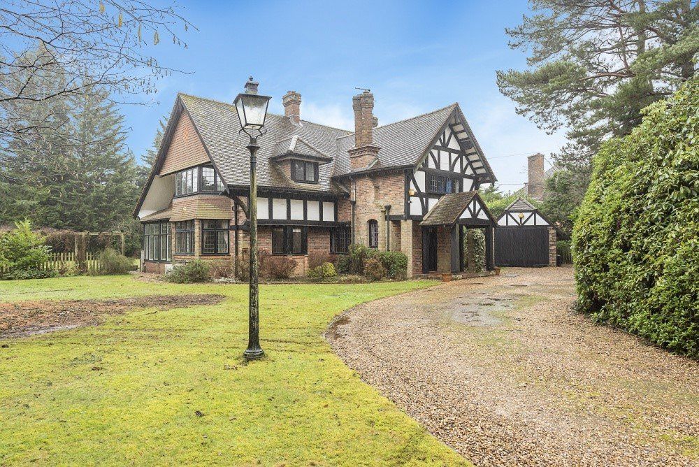 5 bed detached house to rent in Copperkins Lane, Amersham HP6, £5,500