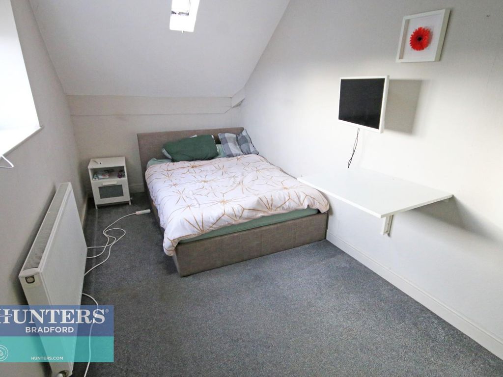 Room to rent in Claremont Villas, Claremont Terrace Bradford BD5, £495 pcm Zoopla