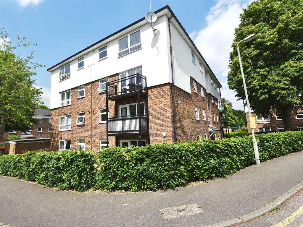 2 bed flat to rent in Keith Park Road, Uxbridge UB10 Zoopla